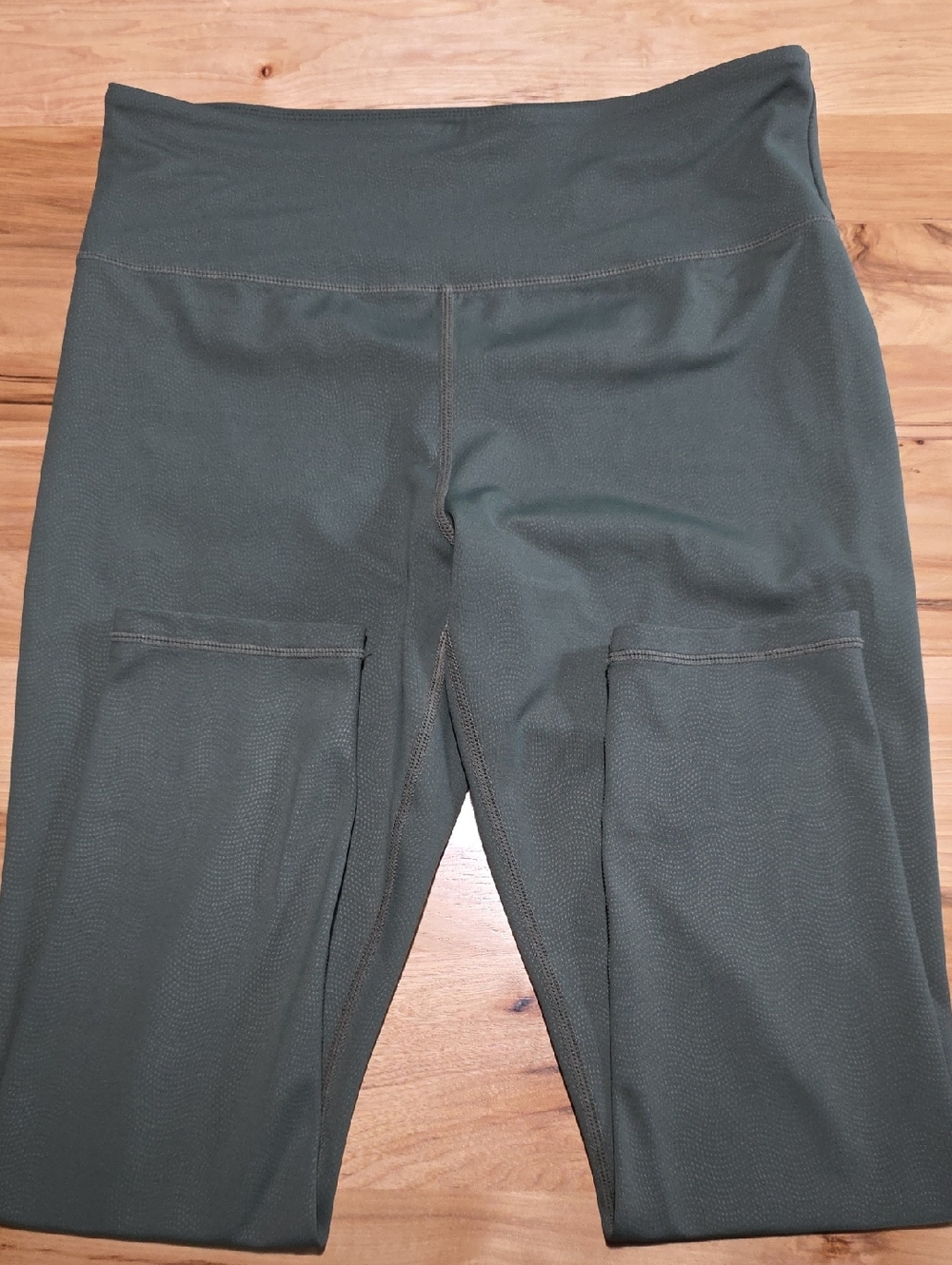 High-Waist Olive Green Athletic Leggings with Side Pockets